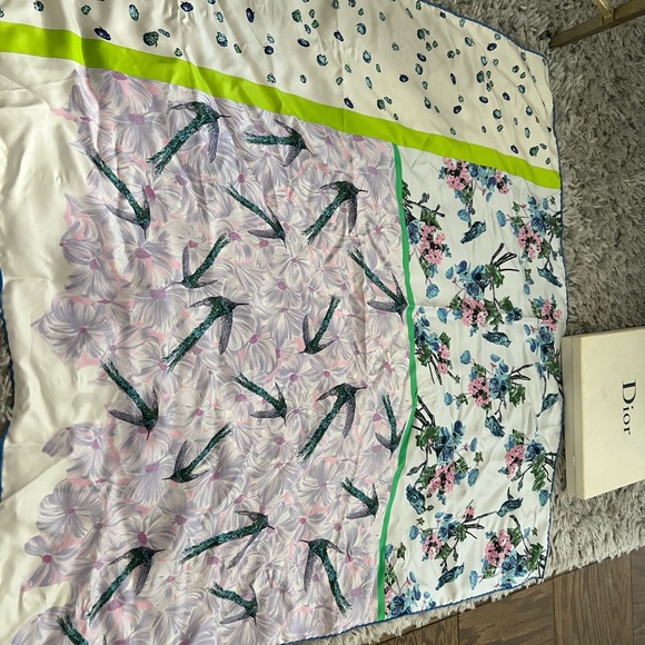 DIOR silk scarf NWOT comes with authentic box gorgeous colors - Picture 5 of 10